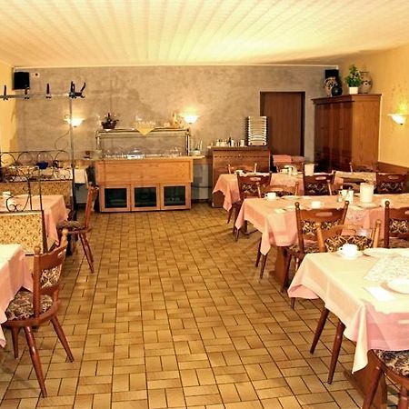 Hotel Zewener Hof - Garni Treviri Esterno foto