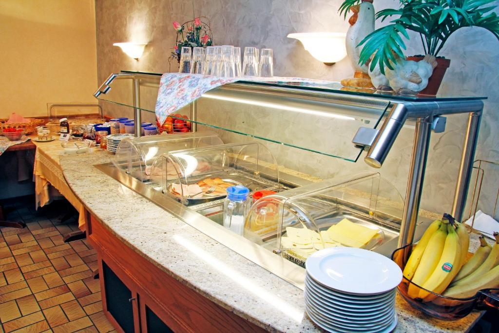 Hotel Zewener Hof - Garni Treviri Esterno foto