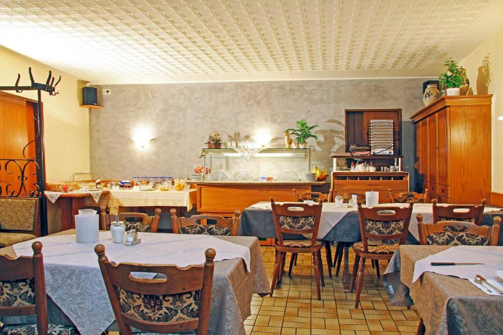 Hotel Zewener Hof - Garni Treviri Esterno foto