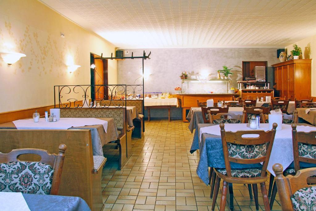 Hotel Zewener Hof - Garni Treviri Esterno foto